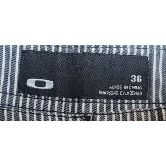 Oakley Men’s 36 Performance Golf Cargo Shorts Blue Pinstripe Hiking Trail EUC - Picture 7 of 12